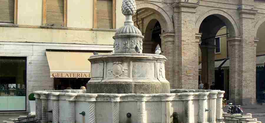 Fontana della Pigna