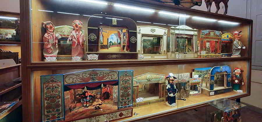 Collezione di Burattini Marionette Teatrini "Pier Fernando Mondini"