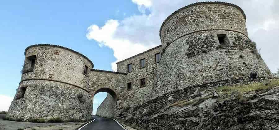 Castello due torri di Scorticata