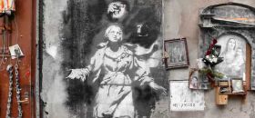 Murale Madonna con Pistola di Banksy