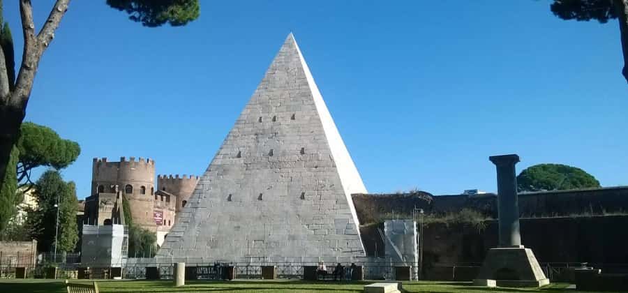 Piramide Cestia