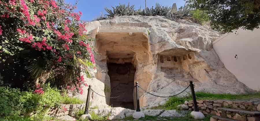 Grotta della Vipera