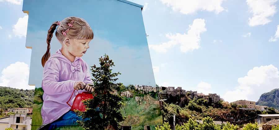 Attorrep - Bambina tra i campi